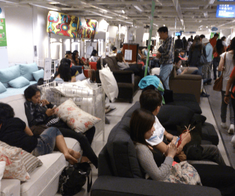網絡熱話｜港男怒斥：「點解可以喺IKEA宜家家居坐全日咁廢？」網民一句回擊引罵戰