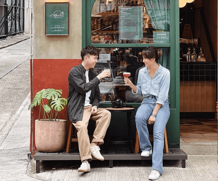 渣甸山附近人氣cafe｜埋藏在店後的後花園 ! 北歐質感復古擺設 晚上搖身一變做酒吧