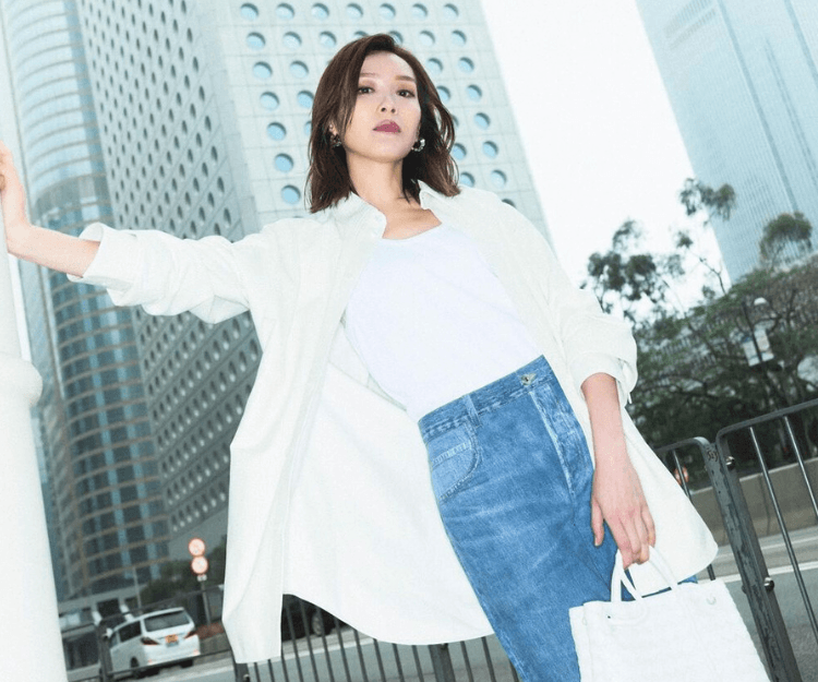 Ali李佳芯紅雨下與疑似新男友低調撐枱腳揭新戀情？過往7年情定陳炳銓、只跟「蟲草大王」傳過緋聞