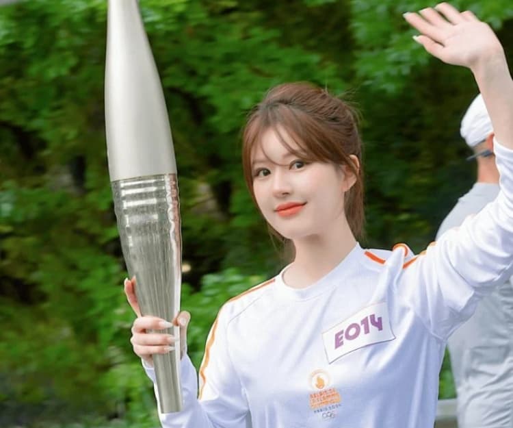 巴黎奧運2024｜趙露思擔任火炬手超亮眼！曾被指樣貌普通 5招逆襲變美保養秘技成「氧氣美女」