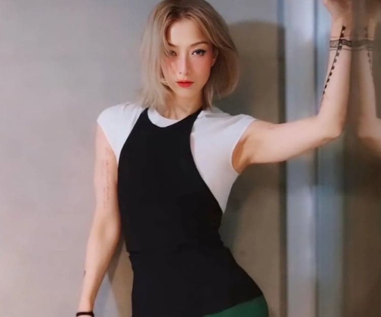 鄭秀文演唱會大騷肌肉線條美！51歲擁凍齡抗老肌及零贅肉緊實身材 被譽不老魔女 公開8招回春修身保養秘訣